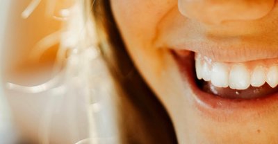 DECKER DESIGN – Marketing für Zahnarztpraxen. Foto: Ryan Crotty on Unsplash